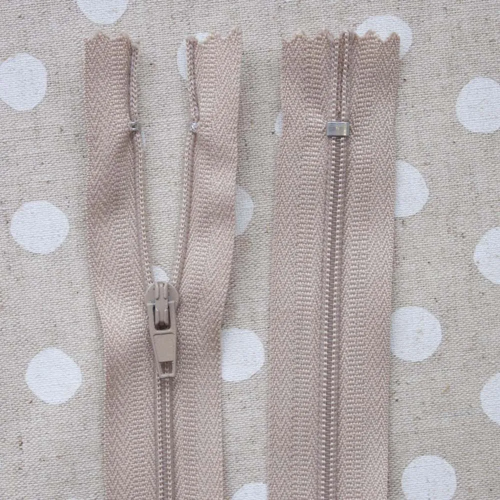 7" (18cm) Zip