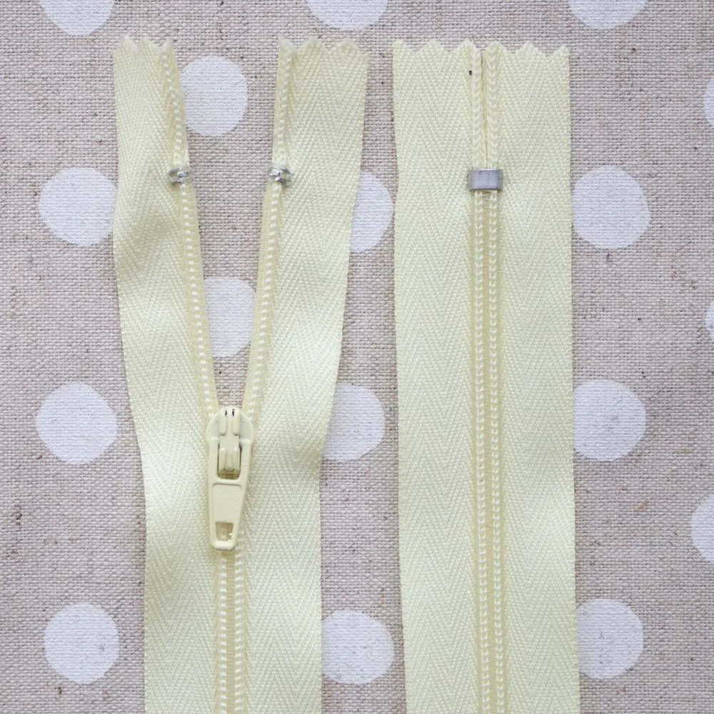 7" (18cm) Zip
