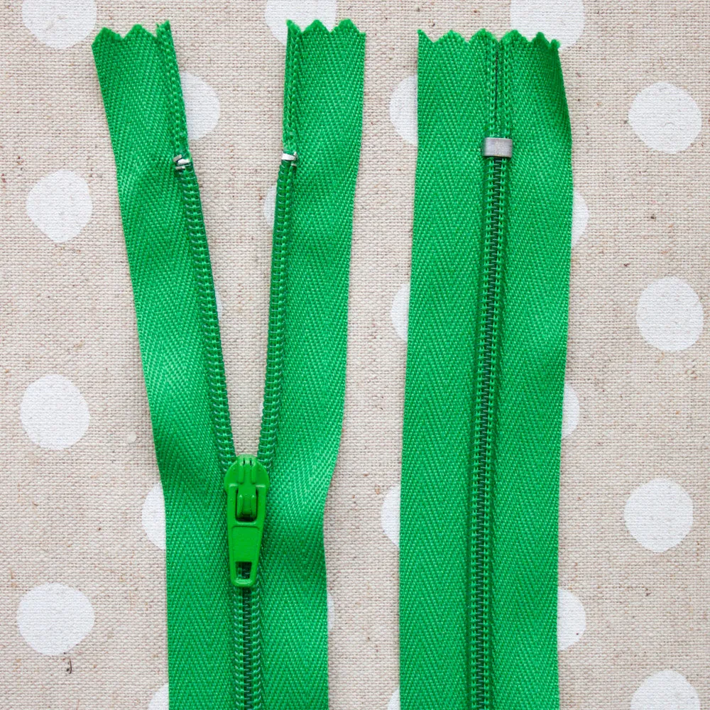 7" (18cm) Zip