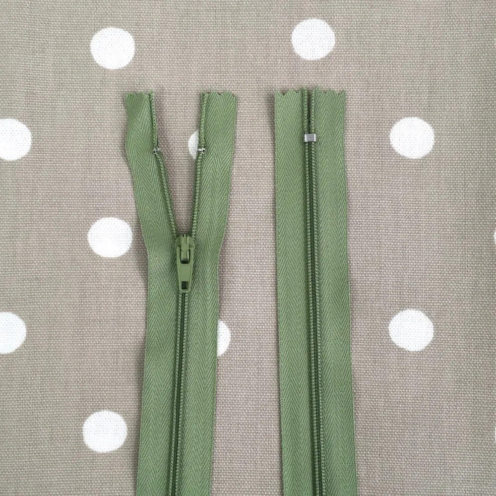 7" (18cm) Zip