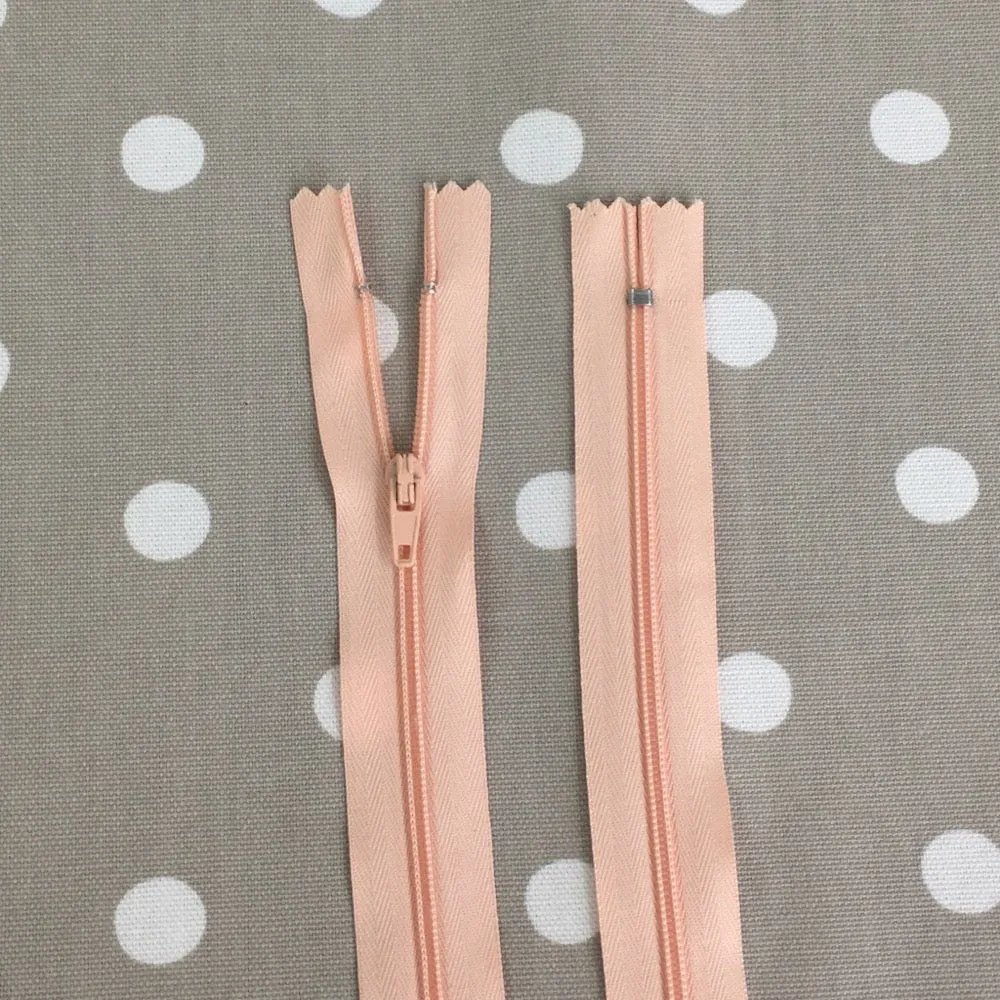 7" (18cm) Zip