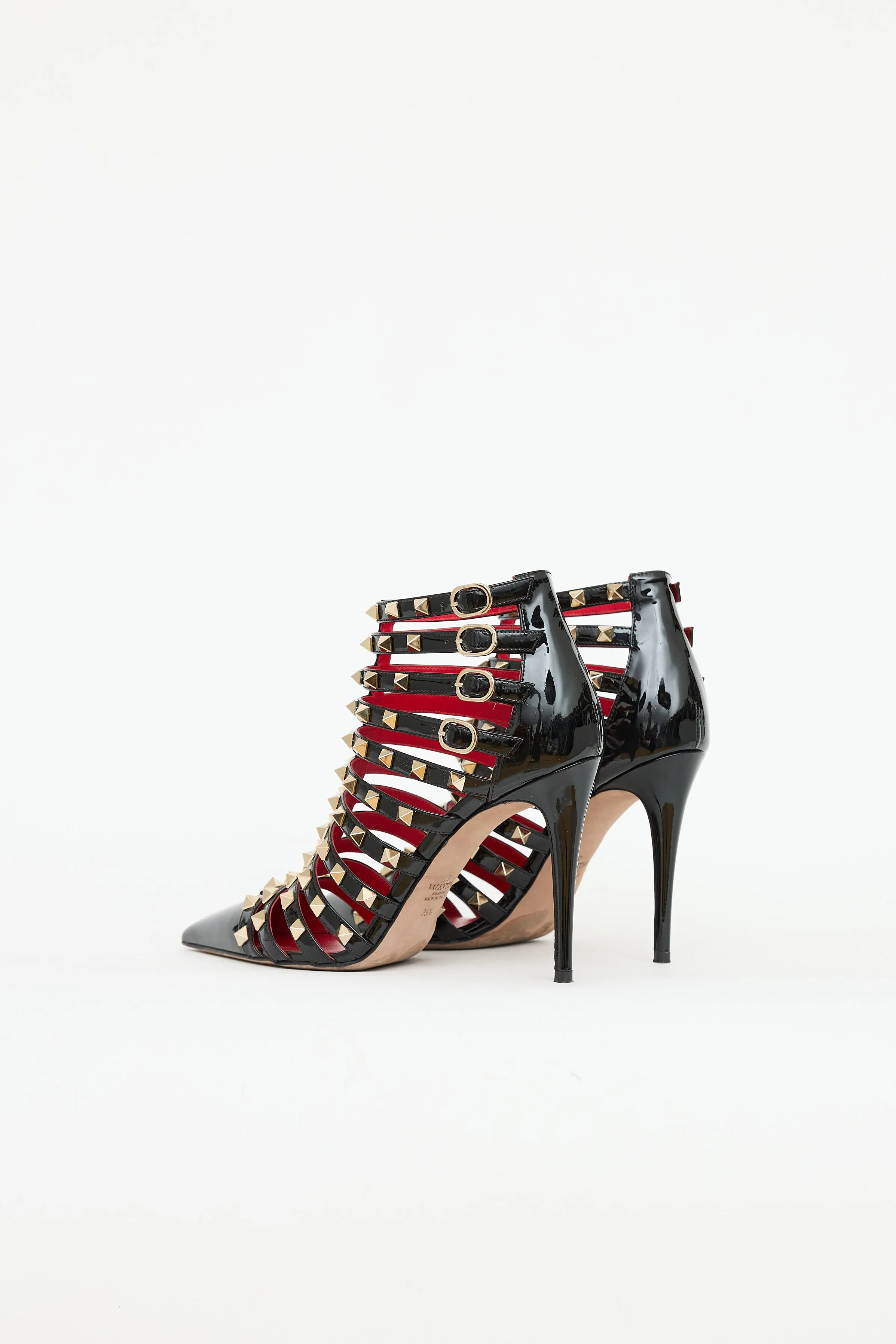 Alcove Caged Pump